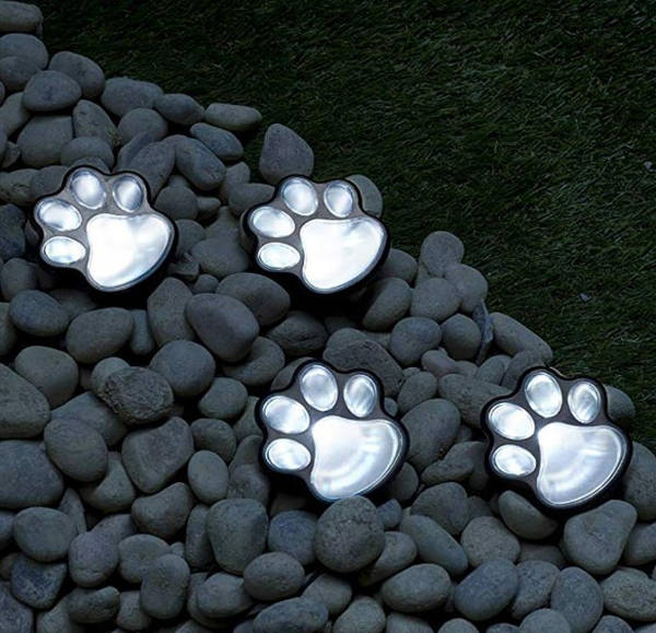 Світи, що світяться Paw Print Light на сонячній батареї